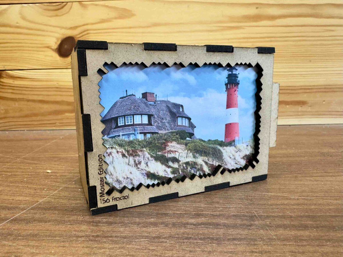 elbPUZZLE No. 02 - Leuchtturm Hörnum - Fractale Edition S Master (156 Teile)