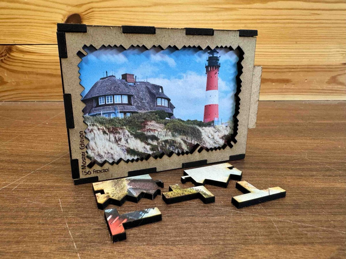 elbPUZZLE No. 02 - Leuchtturm Hörnum - Fractale Edition S Master (156 Teile)
