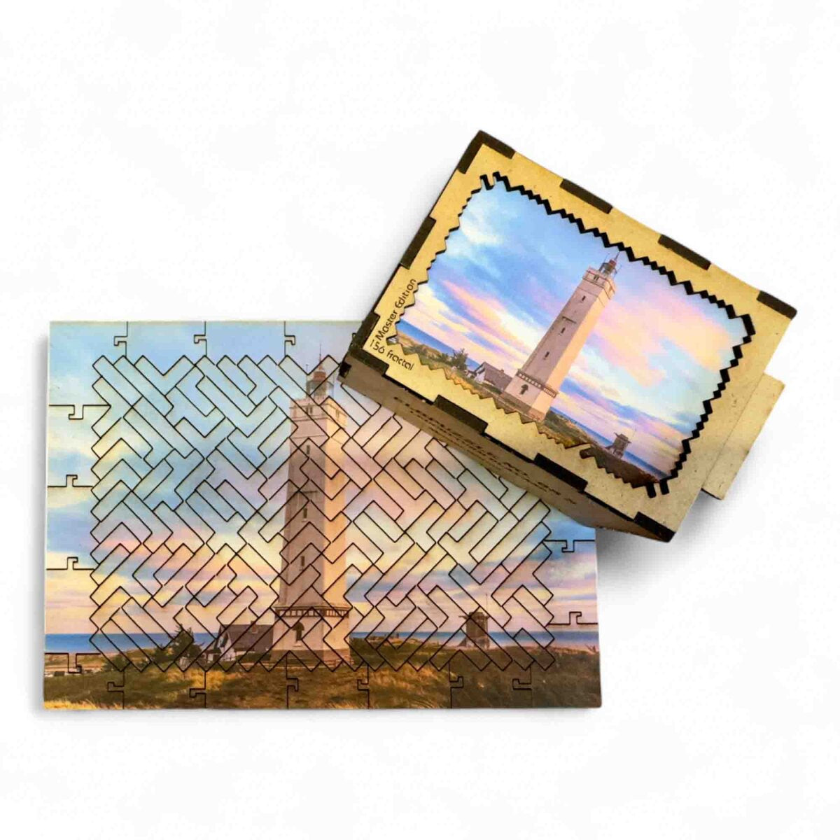 elbPUZZLE No. 68 - Leuchtturm Blavand - Fractale Edition S Master (156 Teile)