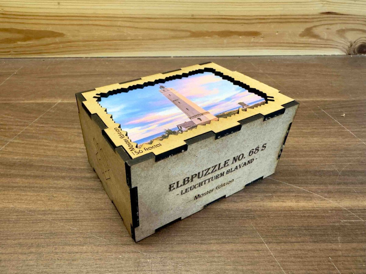 elbPUZZLE No. 68 - Leuchtturm Blavand - Fractale Edition S Master (156 Teile)