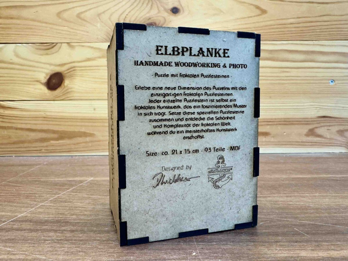 elbPUZZLE No. 68 - Leuchtturm Blavand - Fractal Edition M (180 Teile)