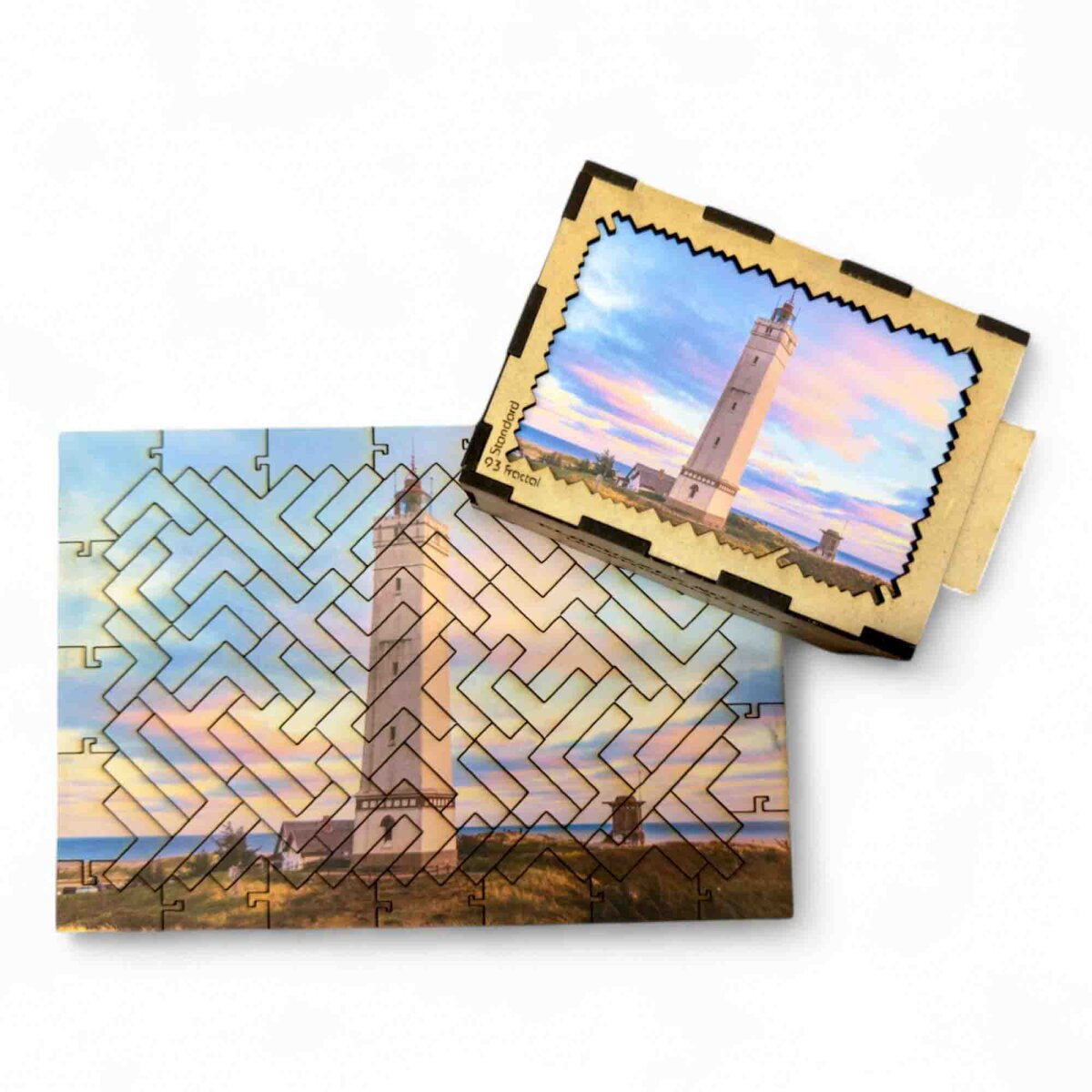 elbPUZZLE No. 68 - Leuchtturm Blavand - Fractal Edition L (289 Teile)
