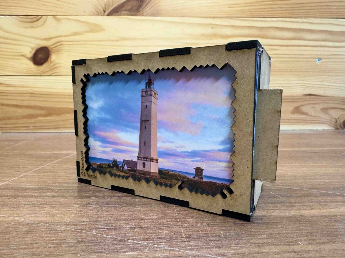 elbPUZZLE No. 68 - Leuchtturm Blavand - Fractal Edition L (289 Teile)