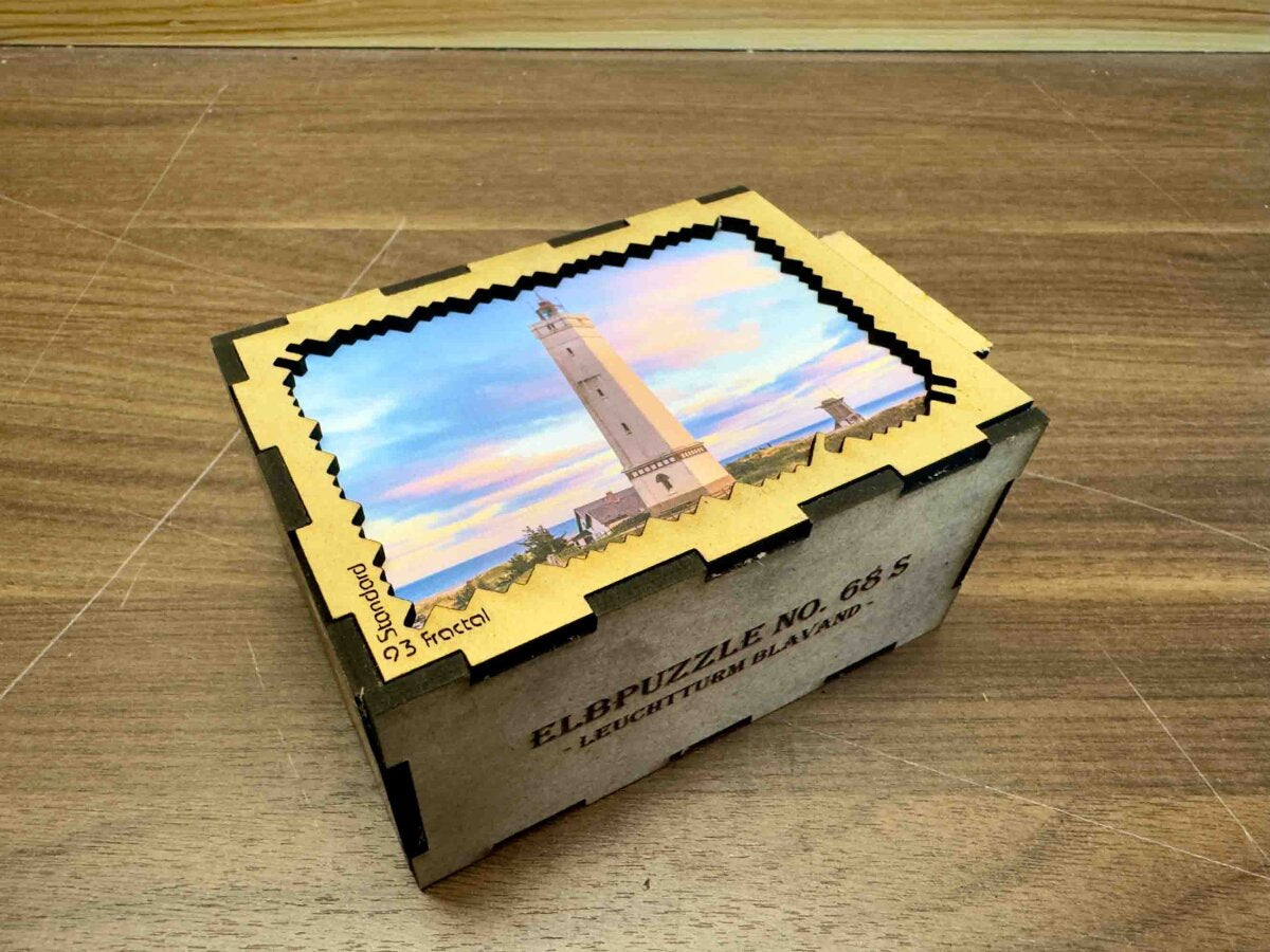 elbPUZZLE No. 68 - Leuchtturm Blavand - Fractal Edition L (289 Teile)