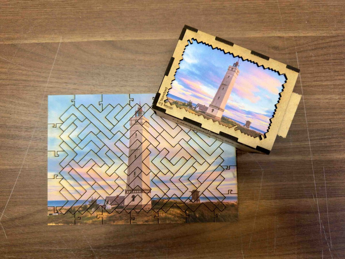 elbPUZZLE No. 68 - Leuchtturm Blavand - Fractal Edition L (289 Teile)