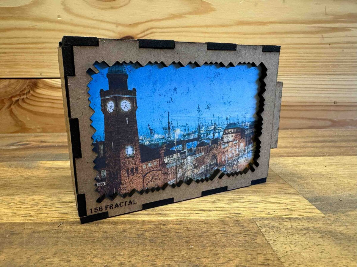 elbPUZZLE No. 01 - St.Pauli Landungsbrücken - Fractale Edition S / Master / 15x21 cm / 156 Teile
