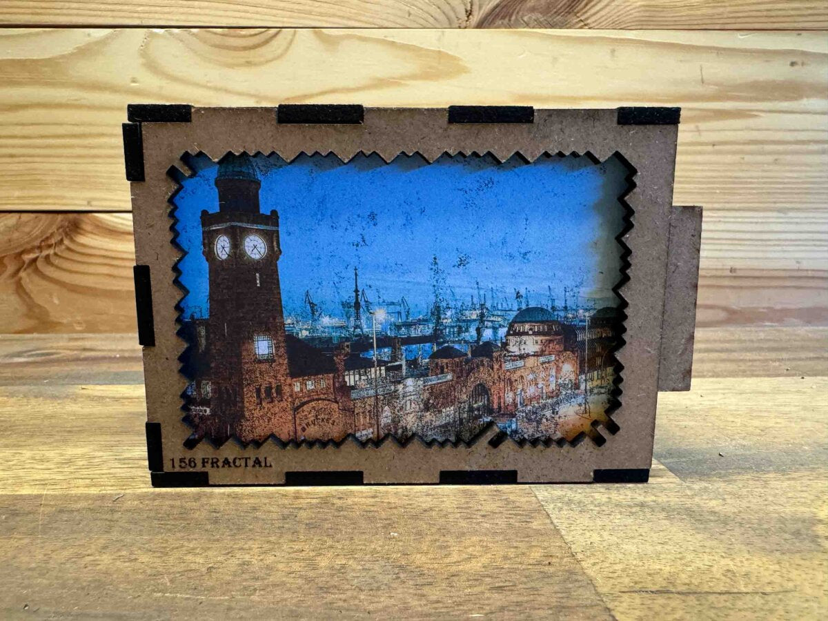 elbPUZZLE No. 01 - St.Pauli Landungsbrücken - Fractale Edition S / Master / 15x21 cm / 156 Teile