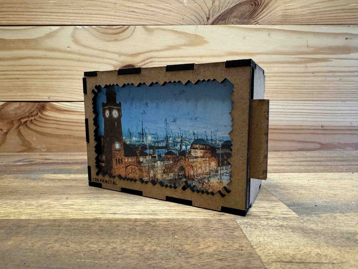 elbPUZZLE No. 01 - St.Pauli Landungsbrücken - Fractale Edition S / Master / 15x21 cm / 156 Teile