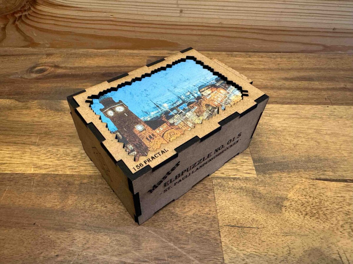 elbPUZZLE No. 01 - St.Pauli Landungsbrücken - Fractale Edition S / Master / 15x21 cm / 156 Teile