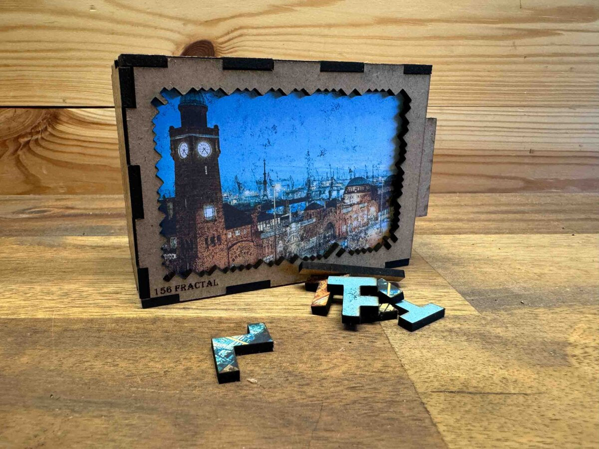 elbPUZZLE No. 01 - St.Pauli Landungsbrücken - Fractale Edition S / Master / 15x21 cm / 156 Teile