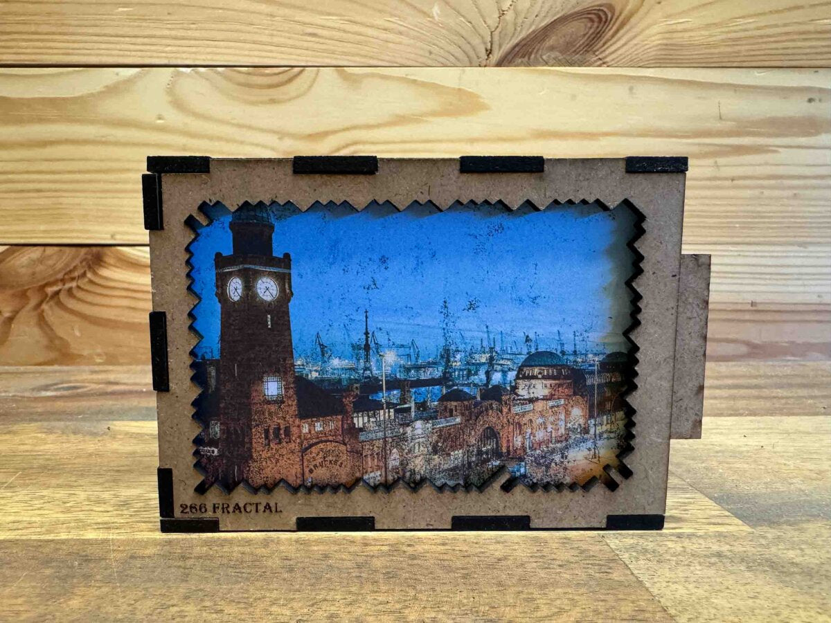 elbPUZZLE No. 01 - St.Pauli Landungsbrücken - Fractale Edition S / Ultimo /15x21 cm / 266 Teile