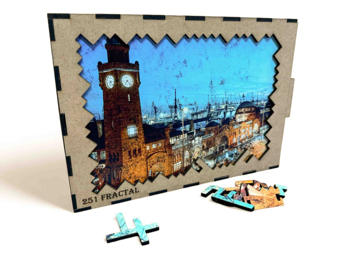 elbPUZZLE No. 01 - St.Pauli Landungsbrücken - Fractale Edition L / Standard / 28x40 cm / 333 Teile