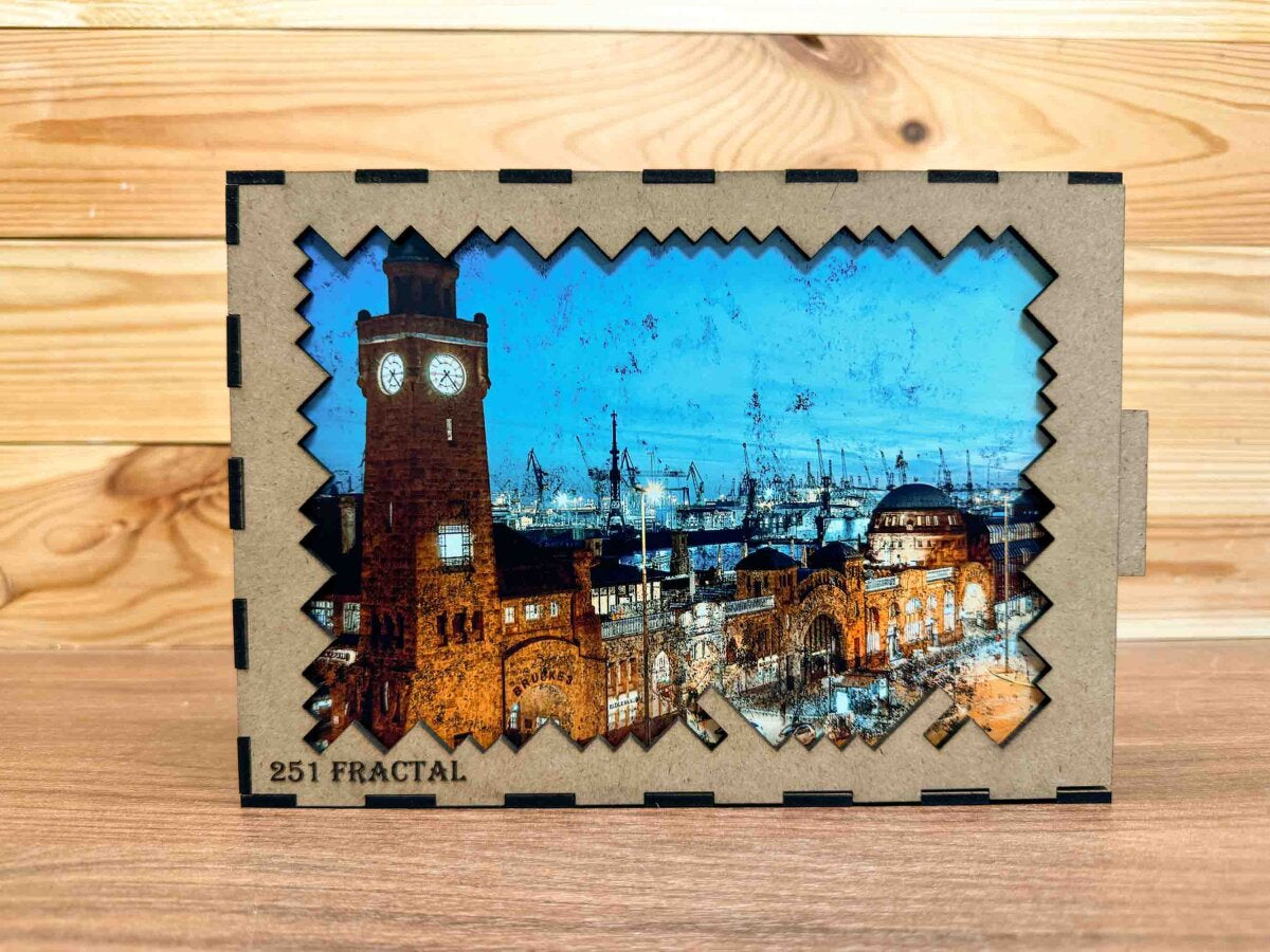 elbPUZZLE No. 01 - St.Pauli Landungsbrücken - Fractale Edition L / Standard / 28x40 cm / 333 Teile