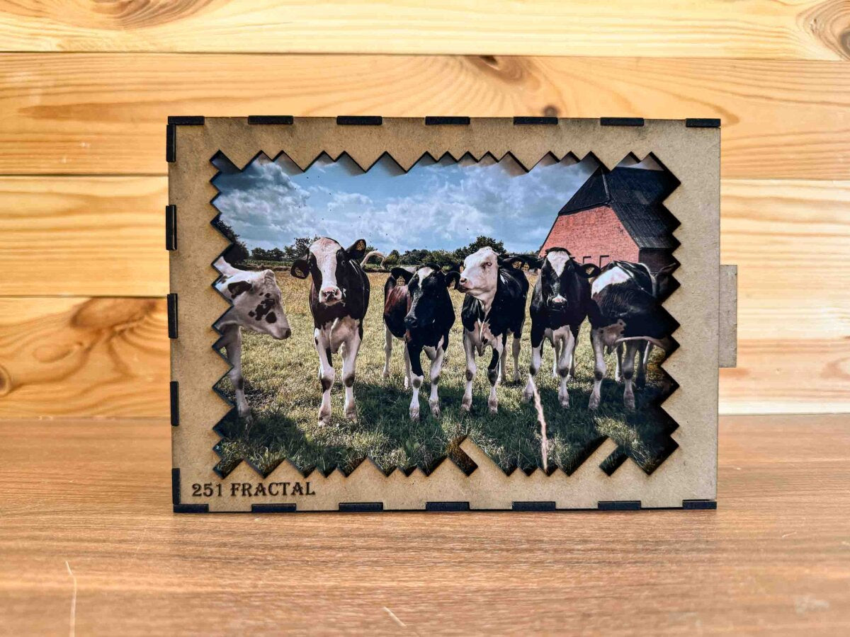 elbPUZZLE No. 30 - Tierwelten: Kühe - Fractale Edition / Standard / 28x40 cm / 333 Teile