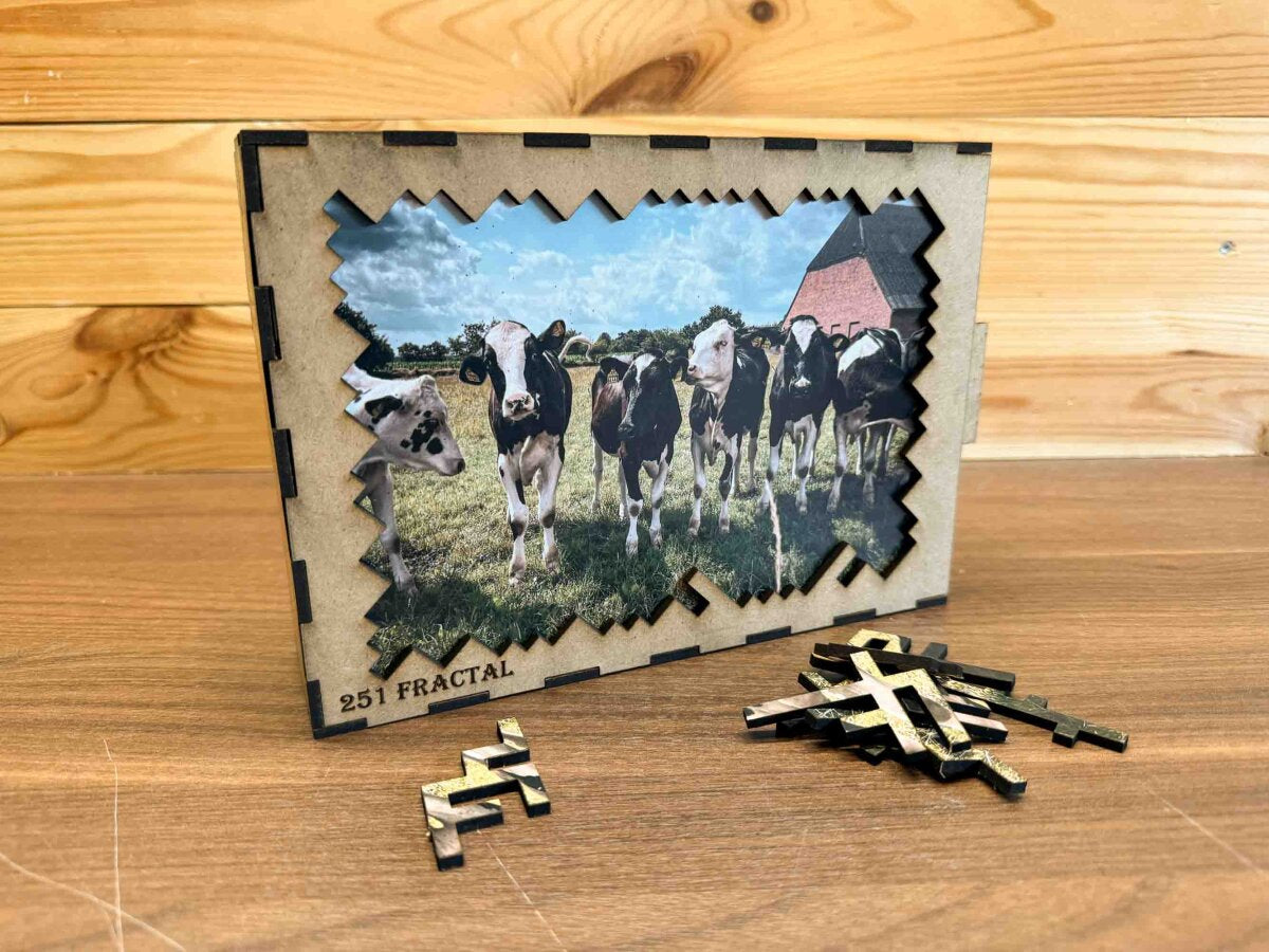 elbPUZZLE No. 30 - Tierwelten: Kühe - Fractale Edition / Standard / 28x40 cm / 333 Teile