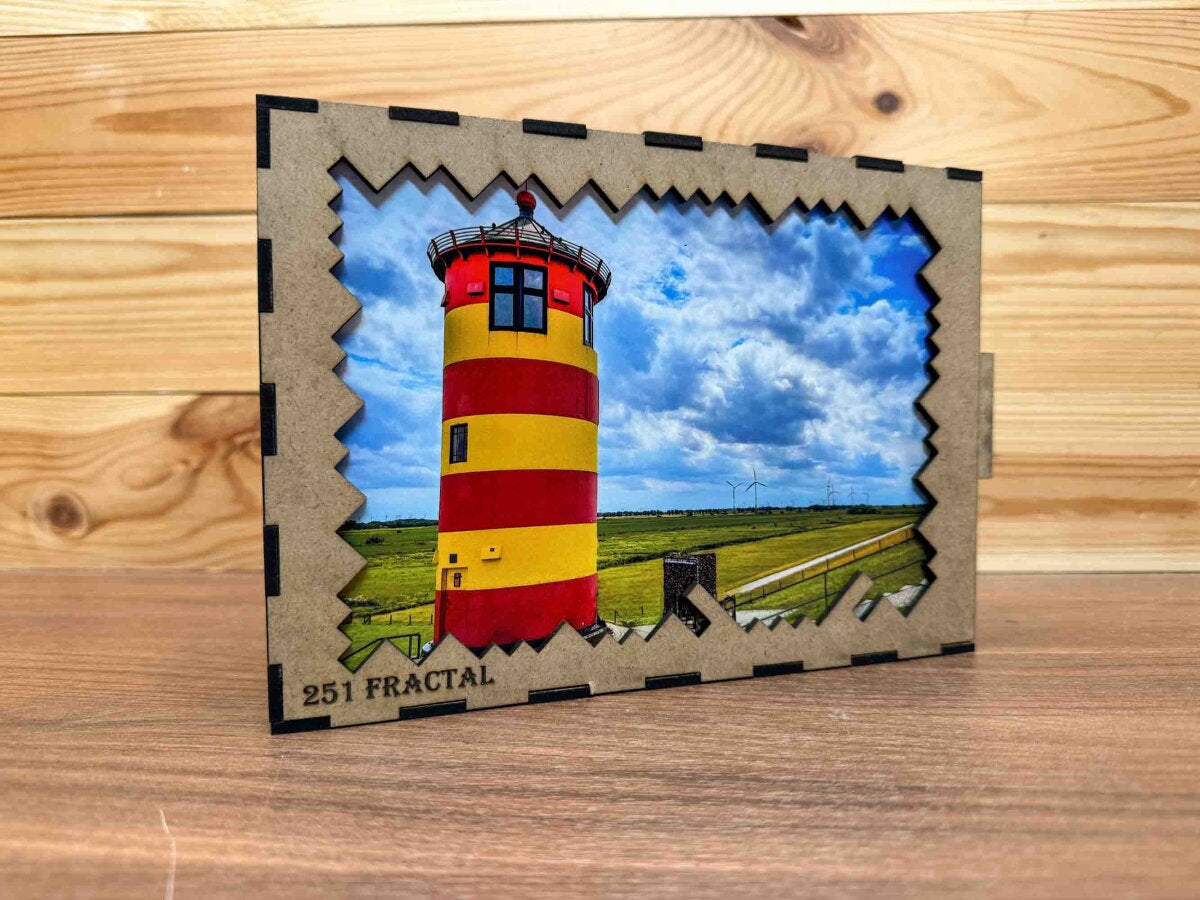 elbPUZZLE No. 36 - Pilsumer Leuchtturm - Fractale Edition 251 Teile L