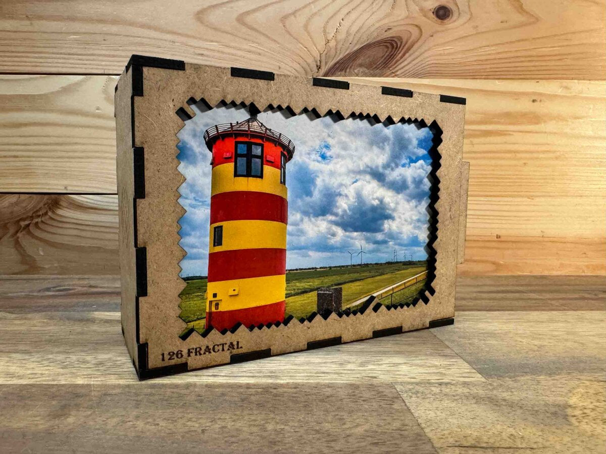 elbPUZZLE No. 36 - Pilsumer Leuchtturm - Fractale Edition 183 Teile M