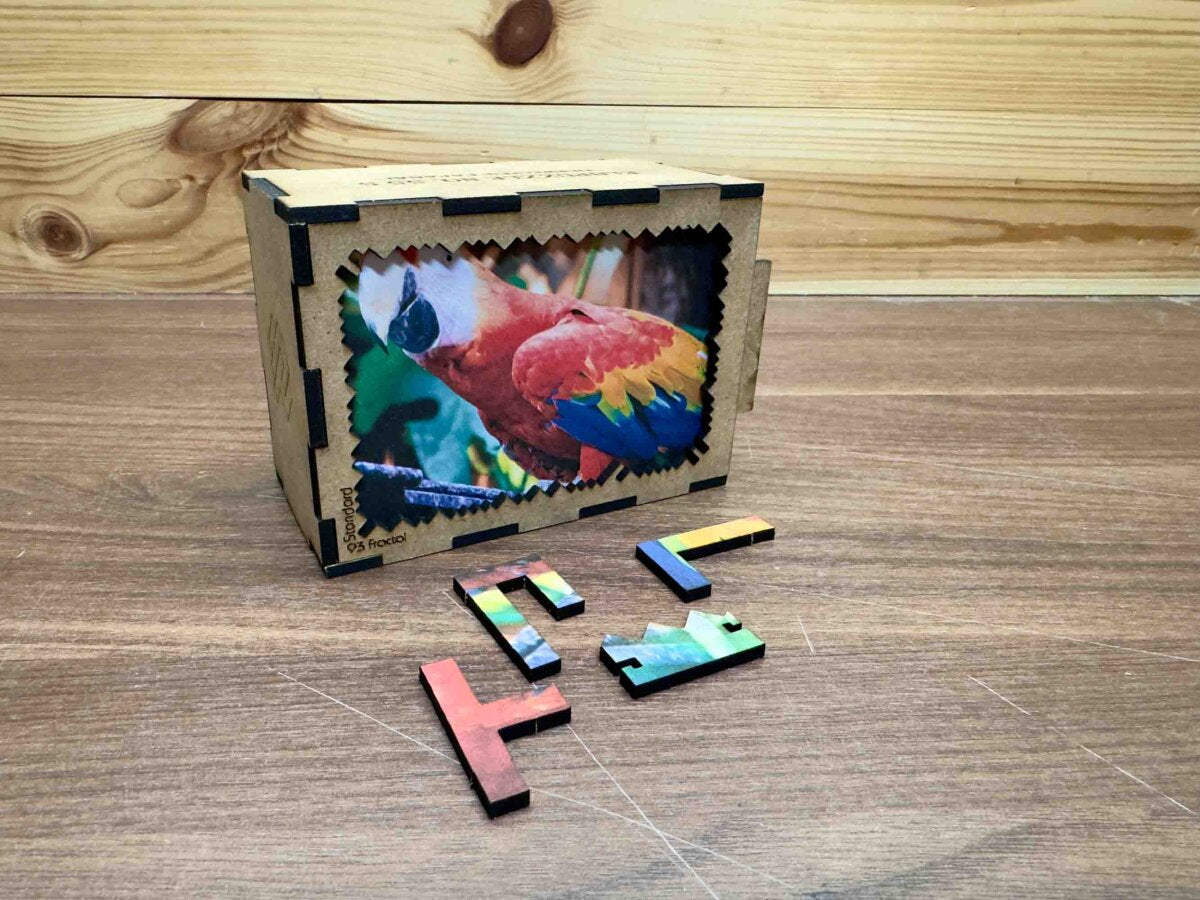 elbPUZZLE No. 55 - Tierwelten: Papagei - Fractale Edition M (180 Teile)
