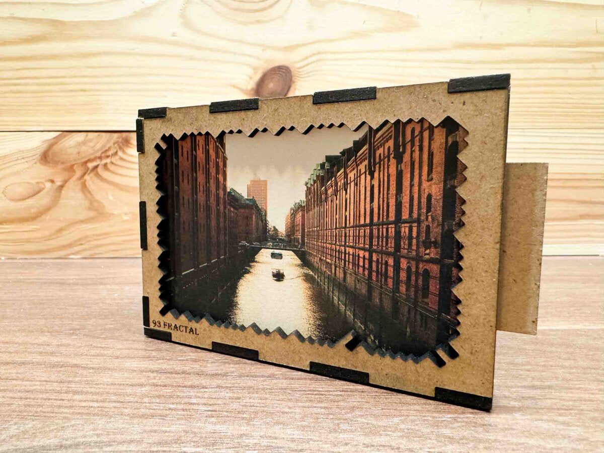 elbPUZZLE No. 24 - Speicherstadt - Fractale Edition XL (595 Teile)