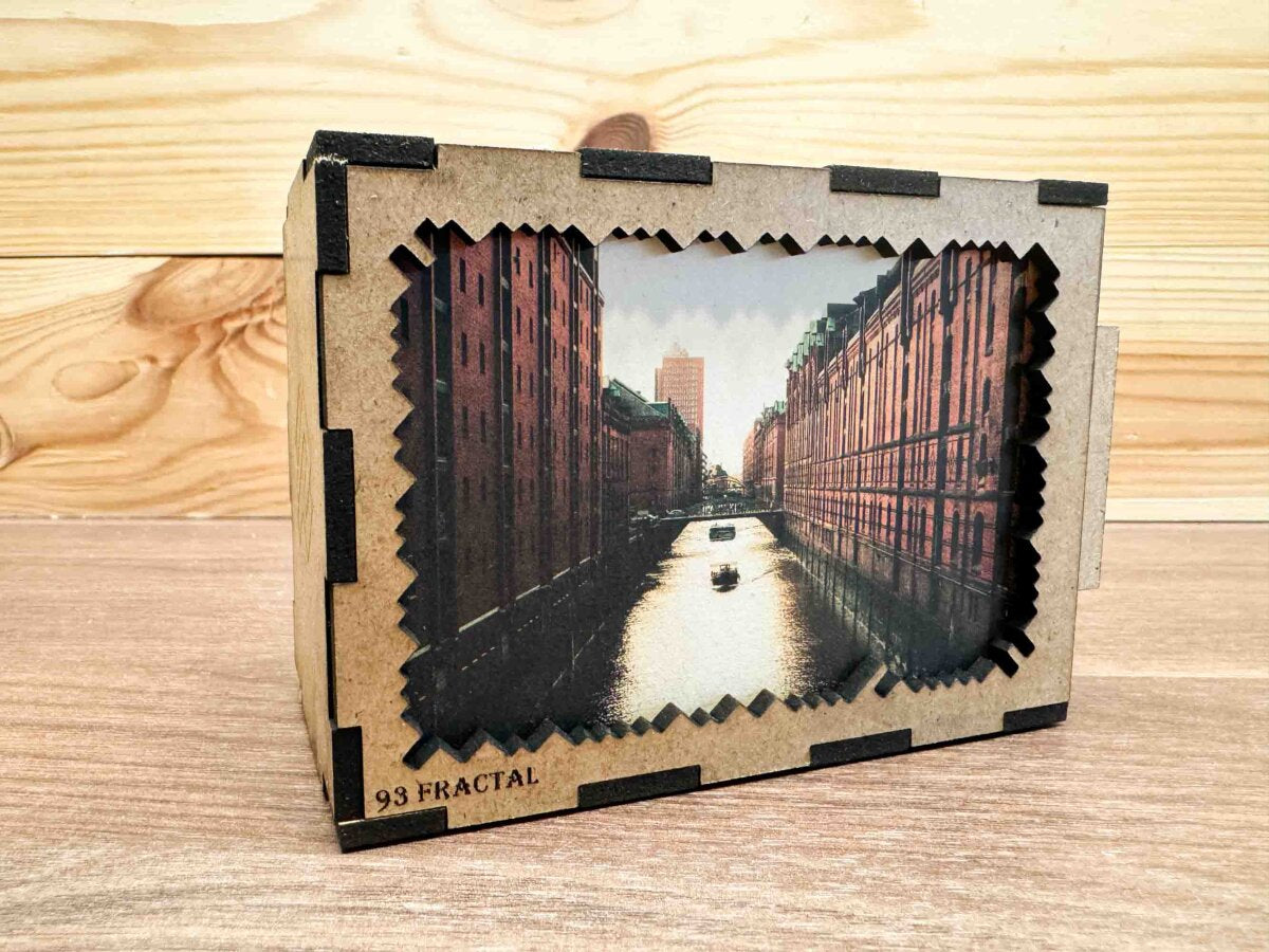 elbPUZZLE No. 24 - Speicherstadt - Fractale Edition XXL (1222 Teile)